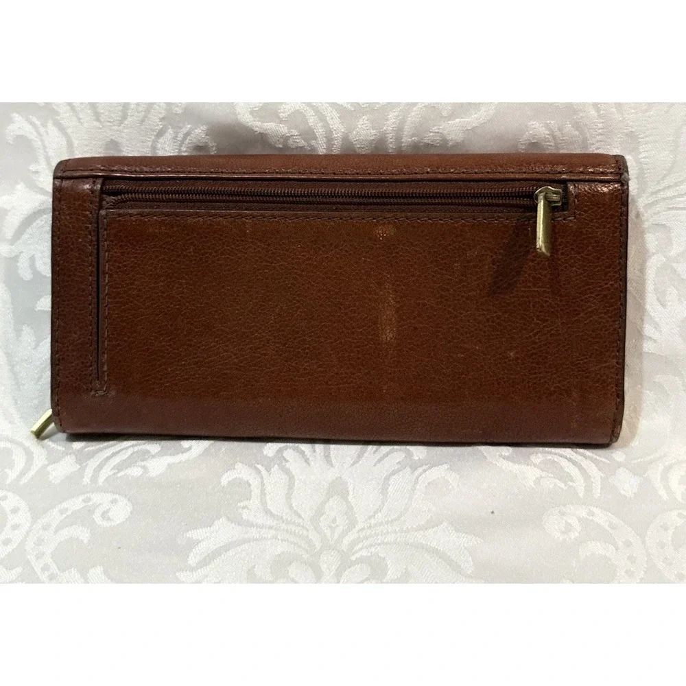 Fossil Women's Leather Cleo Clutch Wallet brown Color Used Some Spots